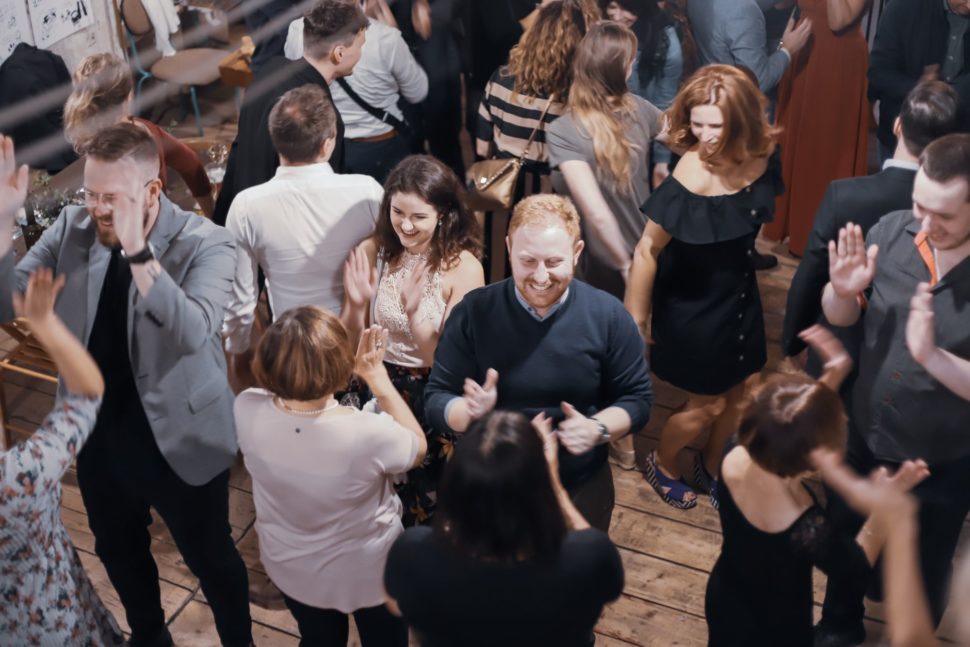 Icebreaking během křtu knihy Poselství ásan
